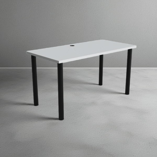 Biurko-do-biura-MARCO-GAME-ONE-PLUS-BIAŁE-edited_3 białe biurko na szarym tle