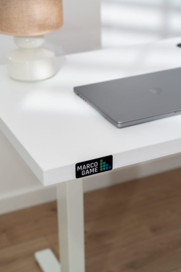 biurko białe z logo marco game biurko białe z logo marco game