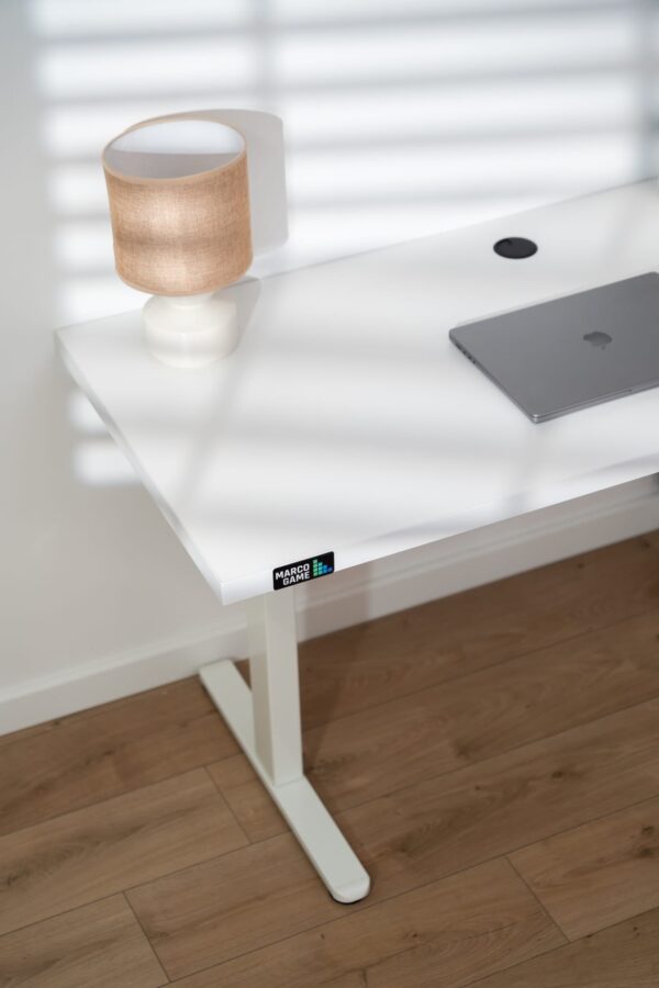biurko z lampka modern biurko z lampka modern