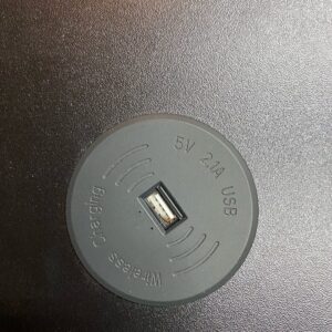 Bezprzewodowa ładowarka indukcyjna w blacie czarnym