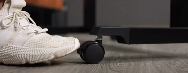 regulowany-stolik-na-kolkach_236407.webp regulowany-stolik-na-kolkach_236407.webp