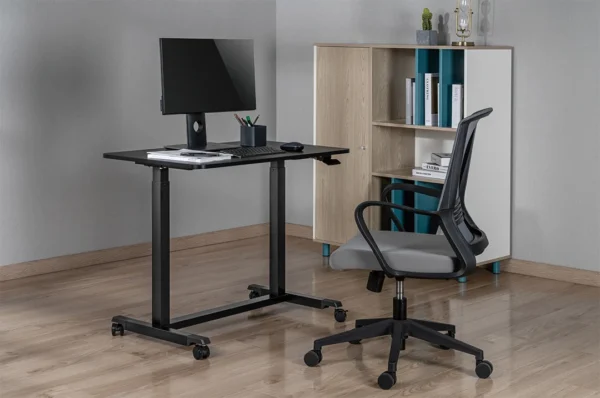 regulowany-stolik-na-kolkach_236443.webp regulowany-stolik-na-kolkach_236443.webp