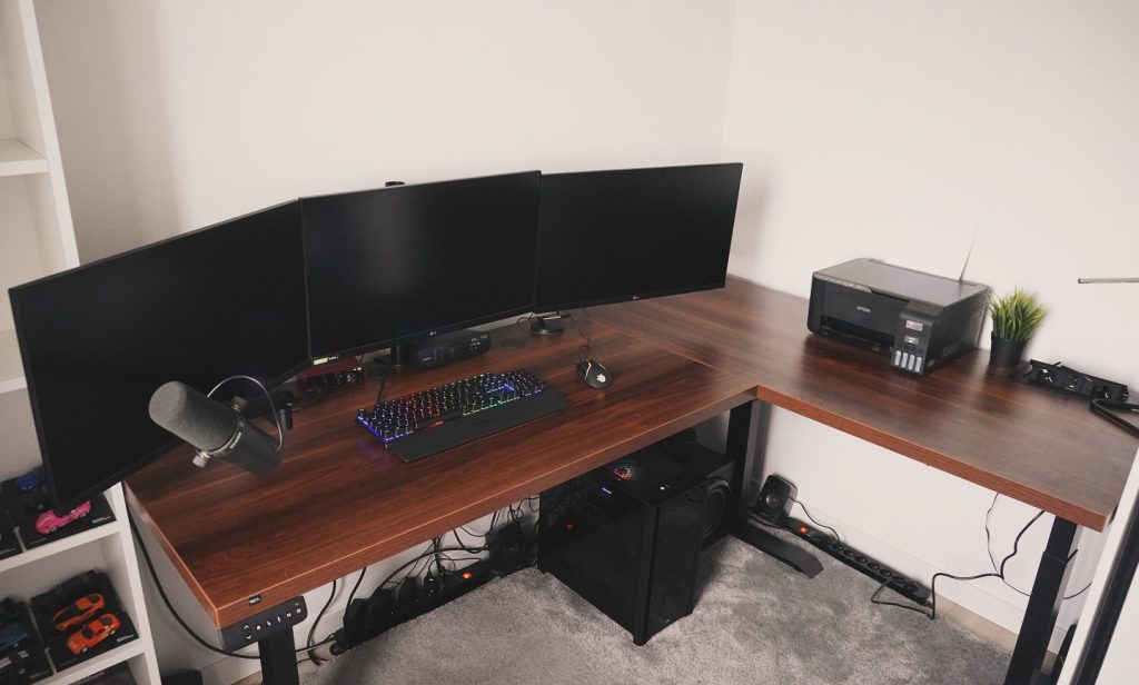 biurko narożne elektryczne orzech california na wymiar blaty 36mm